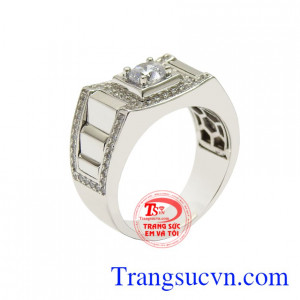 Nhẫn vàng trắng nam giới được thiết kế tỉ mỉ mang đến vẻ mạnh mẽ, nam tính đến cho người đeo.