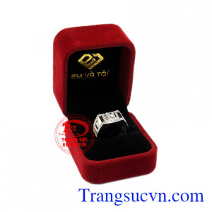 Nhẫn vàng trắng nam giới tinh tế.