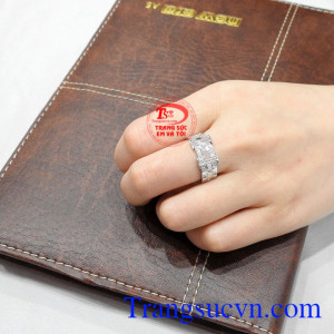 Nhẫn vàng trắng nam tính đẹp nhập khẩu từ Hàn Quốc, chế tác từ vàng trắng 10k.