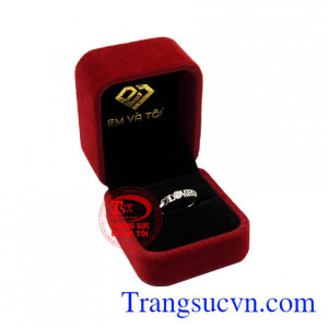 Nhẫn vàng trắng nữ tình yêu nhập khẩu từ Hàn Quốc, chế tác từ vàng tây 10k bền đẹp. 