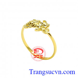 Nhẫn vàng tuổi sửu phát lộc được chế tác từ vàng tây 10k bền đẹp. 