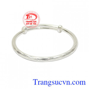 Vòng bạc trẻ em đáng yêu được các bậc phụ huynh đặc biệt tin dùng.