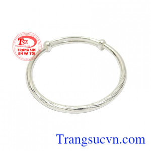 Vòng bạc trẻ em đáng yêu món quà nhỏ xinh dành cho bé yêu.