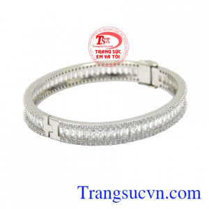 Chiếc vòng tay này sẽ giúp các nàng trở nên cuốn hút và tạo ấn tượng tốt trong mắt người khác phái.
