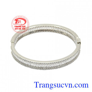 Vòng tay bạc ấn tượng nhận đặt chế tác theo yêu cầu.
