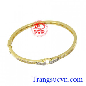 Đây sẽ là sự lựa chọn tuyệt mĩ dành cho những cô nàng sành điệu yêu thích phong cách thanh lịch và tinh tế.