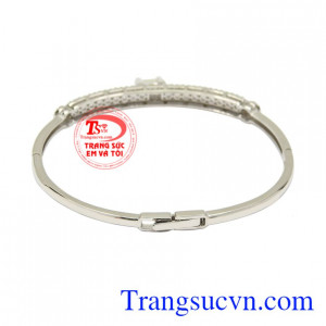 Chiếc vòng tay này được chế tác độc đáo mang đến vẻ hiện đại trẻ trung giúp tôn vinh vẻ nữ tính và duyên dáng cho phái đẹp.