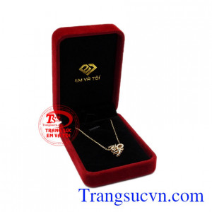 Bộ mặt dây chữ ấn tượng đẹp.