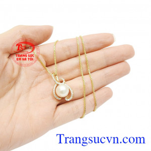 Bộ mặt dây ngọc trai quyến rũ chất lượng.