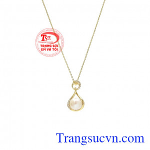 Không những vậy ngọc trai còn đem lại nhiều lợi ích về mặt phong thủy cho nữ giới.