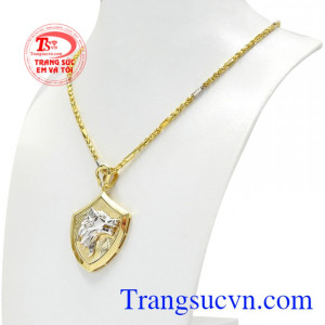 Cánh mày râu có thể phối cùng các bộ quần áo năng động, khỏe khoắn để tăng thêm phần trẻ trung và điển trai.