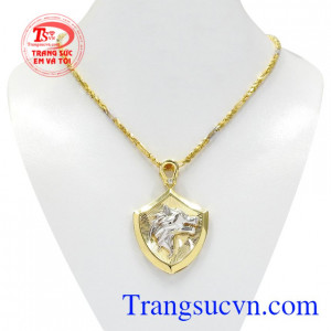 Bộ mặt dây sói dũng mãnh là sự kết hợp giữa mặt dây vàng và dây chuyền vàng nam tính.