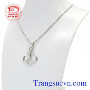 Hãy đến với trang sức Em và Tôi để lựa chọn ra những mẫu mặt dây, dây chuyền phù hợp với phong cách, cá tính của bạn.