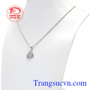 Các cô gái có thể kết hợp với nhiều kiểu trang phục và phụ kiện khác nhau để nổi bật phong cách của bản thân.