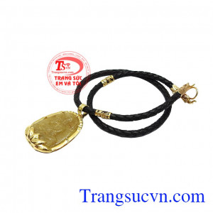 Dây da bọc vàng thể hiện sự cá tính, phong cách mạnh mẽ và hợp thời trang. Bộ phật bọc vàng tuổi tuất-hợi