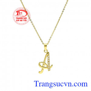 Sản phẩm hợp thời trang, dễ dàng kết hợp cùng những trang phục và phụ kiện khác. Bộ trang sức chữ A tinh tế
