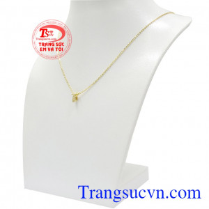 Trang sức có thiết kế nhỏ bé đang là xu hướng được giới trẻ yêu thích. Bộ trang sức chữ T nhỏ xinh