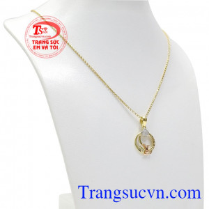 Bộ trang sức đẹp vàng tây kiểu dáng trang nhã, nữ tính và hợp thời trang. 