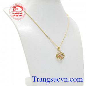 Bộ trang sức may mắn vàng tây với kiểu dáng trẻ trung và hợp thời trang. 