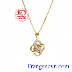 Sản phẩm dễ dàng kết hợp cùng các trang sức và phụ kiện khác nhau. Bộ trang sức may mắn vàng tây