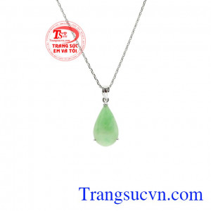 Ngọc cẩm thạch thiên nhiên là một trong những loại ngọc quý. Bộ trang sức ngọc cẩm thạch quý phái