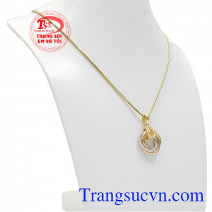 Bộ trang sức nữ đẳng cấp với kiểu dáng sang trọng và nổi bật. 