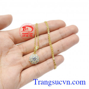 Những cô nàng đang tìm kiếm trang sức vừa nổi bật nhưng cũng đem tới sự sang trọng thì đây chính là câu trả lời cho bạn. Bộ trang sức nữ vàng tây lấp lánh