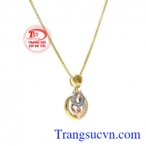 Bộ trang sức nữ vàng tây sang trọng được nhiều chị em yêu thích và lựa chọn.