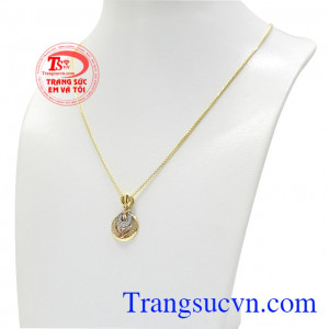 Kiểu dáng hợp thời trang phù hợp với nhiều kiểu trang phục. Bộ trang sức nữ vàng tây sang trọng