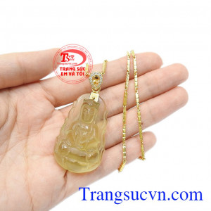 Được chạm khắc từ đá thạch anh vàng thiên nhiên giúp hợp phong thủy và sang trọng. Bộ trang sức thạch anh vàng phật bà
