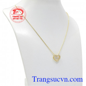 Bộ trang sức trái tim vàng tây được chế tác từ vàng 10k bền đẹp.