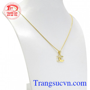 Bộ trang sức vàng dễ thương dành riêng cho các bạn gái có phong cách nữ tính. 