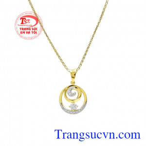 Sản phẩm chế tác từ vàng tây 18k, bảo hành chu đáo, giao hàng toàn quốc. Bộ trang sức vàng tây hoàn hảo