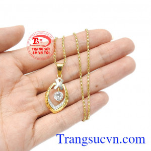 Bộ trang sức phù hợp sẽ giúp các chị em thêm phần quyến rũ và tự tin hơn. Bộ trang sức vàng tây sang trọng