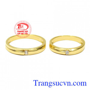 Sản phẩm được thiết kế theo kiểu dáng cổ điển nhưng vẫn mang đến vẻ trẻ trung, thời trang cho người đeo.