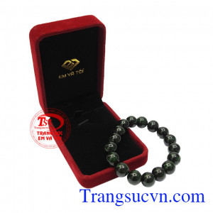 Đây là loại ngọc rất được yêu thích và thường dùng cho các vua chúa thời xưa. Chuỗi tay cẩm thạch cao cấp
