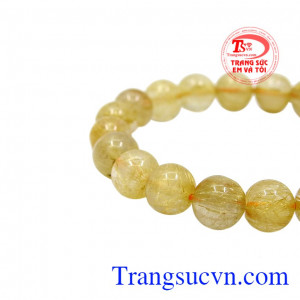 Trong phong thủy, thạch anh tóc vàng được coi là loại đá mang đến may mắn, tài lộc nhờ đó mà người dùng được thịnh vượng,Chuỗi tay thạch anh tóc 9mm đẹp giàu có.