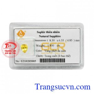 Đá sapphire thiên nhiên hưng thịnh mang đến nhiều may mắn đến cho người sở hữu.