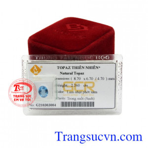 Viên đá thích hợp gắn trên các sản phẩm trang sức vàng giúp tăng thêm phần sang trọng, thời trang đến cho người đeo.