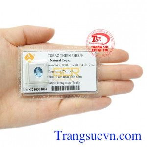 Với ánh xanh lam lấp lánh giúp cho người dùng thêm phần nổi bật hơn. 