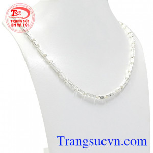 Và chiếc dây chuyền này cũng là một trong những sản phẩm được yêu thích nhất hiện nay.