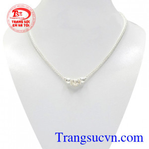 Dây chuyền bạc trẻ em thời thượng thiết kế bắt mắt, khỏe khoắn mang đến vẻ năng động cho phái mạnh.