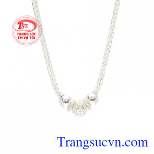Dây chuyền bạc trẻ em thời thượng đẹp.