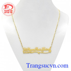 Dây chuyền chữ dễ thương được chế tác theo công nghệ hiện đại từ vàng 18k.
