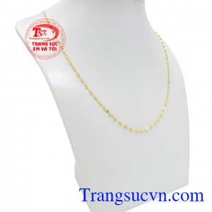 Mỗi chi tiết đều được chế tác bằng cả tâm huyết của những người thợ tài hoa mang tới sản phẩm hoàn hảo cho phái đẹp. Dây chuyền duyên dáng phái đẹp