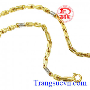 Thiết kế trẻ trung, hợp xu hướng đang được rất nhiều khách hàng yêu thích và lựa chọn. Dây chuyền lịch lãm vàng tây