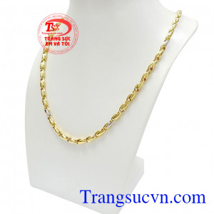 Dây chuyền nam độc đáo vàng tây khiến bất cứ ai cũng không thể rời mắt.