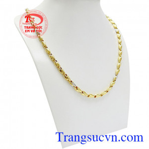 Mỗi chi tiết đều được làm cách tỉ mỉ, cẩn thận mang tới chiếc dây chuyền hoàn mỹ. Dây chuyền nam độc đáo vàng tây