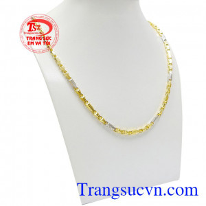 Sản phẩm được làm cách cẩn thận và tinh xảo tới từng chi tiết. Dây chuyền nam nổi bật vàng tây