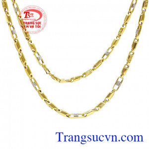 Chính vì thế mà những người thợ đã lựa chọn vàng tây 10k để làm dây chuyền nam đảm bảo độ bền đẹp, giá thành ưu đãi. Dây chuyền nam phong cách vàng tây